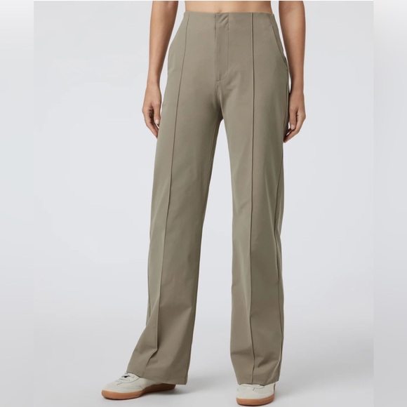 Vuori Meta Wide Leg Pants in Taupe - Picture 2 of 6